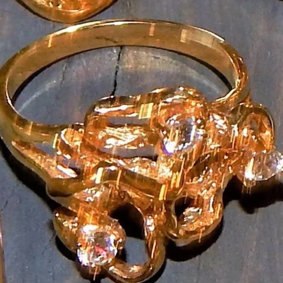 Sweetly Unique Golden Ribbon Rhinestone Ring Size 7 - Picture 7 of 12